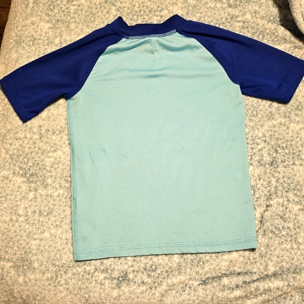 Childrens Place Boys 5T Rashguard Swim Shirt - Picture 2 of 3